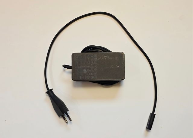 Microsoft Surface Pro 5 Docking Station como nueva