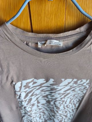 Camiseta beige Pull&Bear