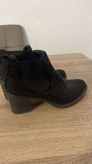 Botines negros con brillos