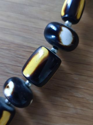 Collar de cuentas llamativo