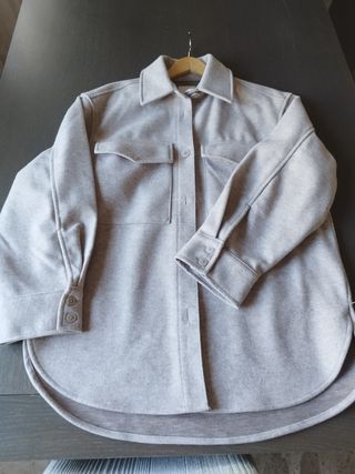Abrigo tipo camisa beige