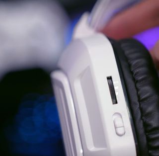 Cascos Gaming Blancos con Micrófono