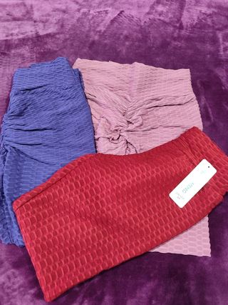 Leggings texturizados rosa, morado y burdeos 