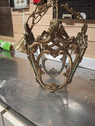 Mueble de salón de madera y cristal