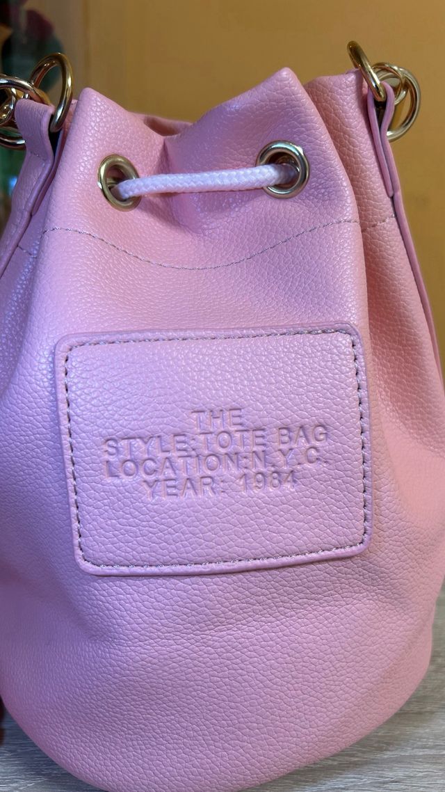 Bolso rosa con cordón