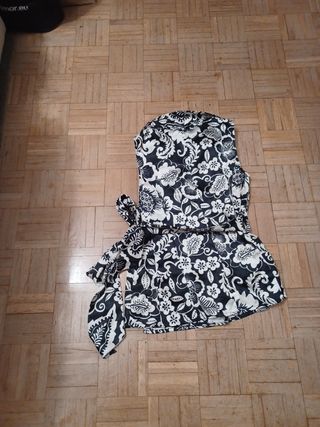 Camisa vintage floral blanco y negro