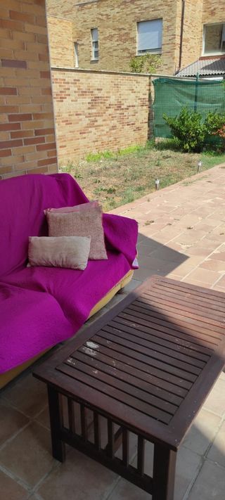 Sofá de 4 plazas de tela y madera