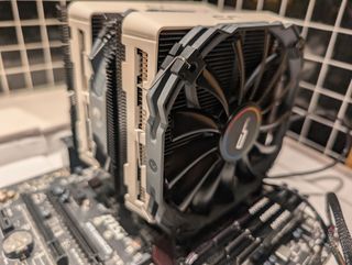 Placa base MSI con disipador y RAM HyperX