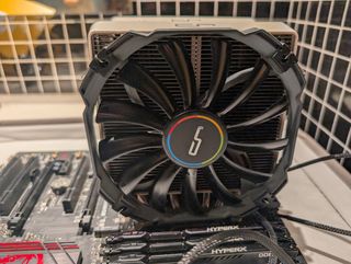 Placa base MSI con disipador y RAM HyperX