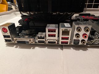 Placa base MSI con disipador y RAM HyperX