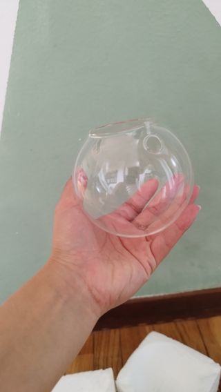 Sfera in vetro trasparente