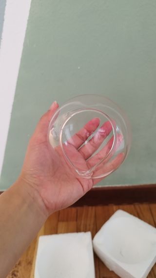 Sfera in vetro trasparente