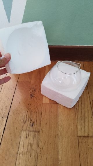 Sfera in vetro trasparente