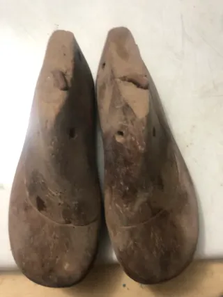 Hormas de zapatero se venden a 10 euros cada par