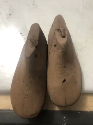 Hormas de zapatero se venden a 10 euros cada par