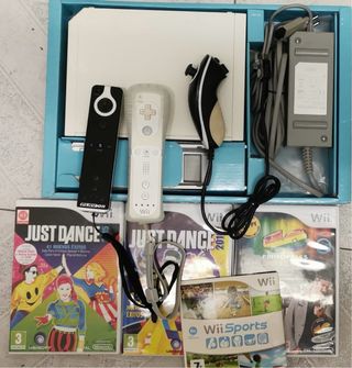 Consola Nintendo Wii + 4 juegos + 3 mandos