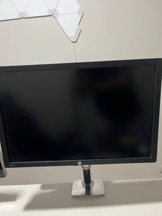 Monitor HP Negro con Soporte Articulado