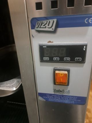 Calentador eléctrico VIZU para comidas.