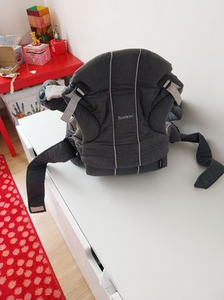 Mochila Portabebés BabyBjörn con Protector