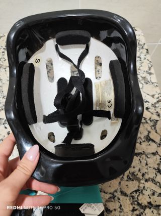 Casco y protecciones Enchantimals para patinar