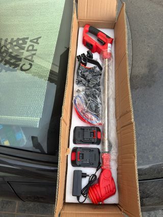 Desbrozadora a batería con accesorios