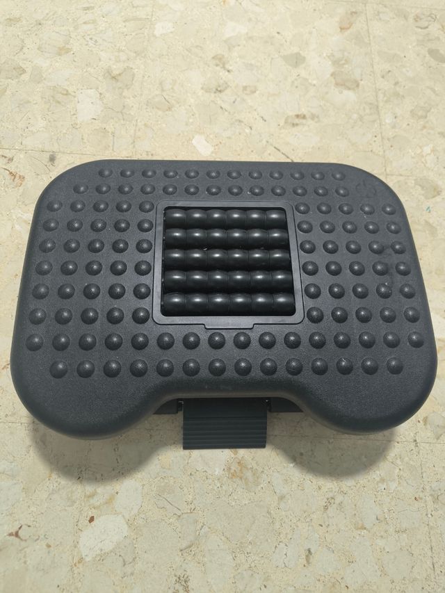 Reposapiés ergonómico con rodillos