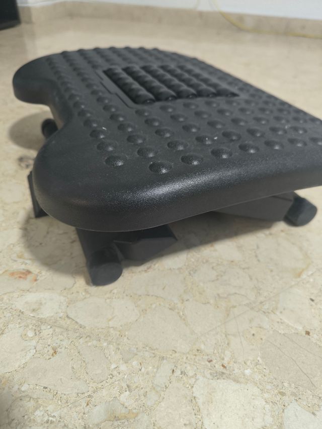Reposapiés ergonómico con rodillos