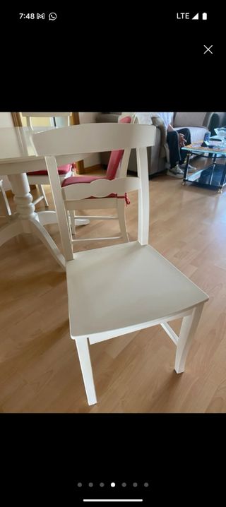 Sillas de madera blancas