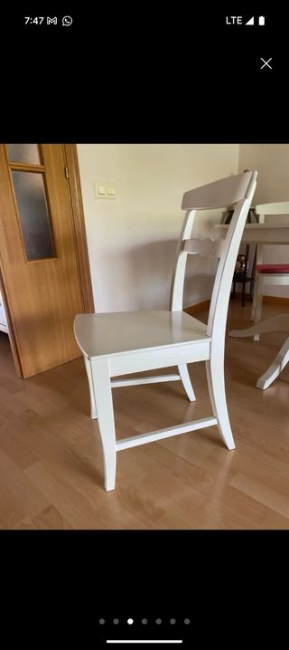Sillas de madera blancas