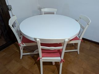 Sillas de madera blancas
