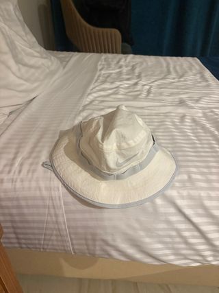 Sombrero Nike Blanco , con factura de compra 