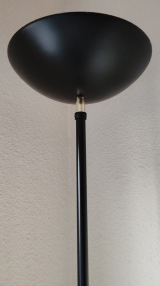 Lámpara de pie negra