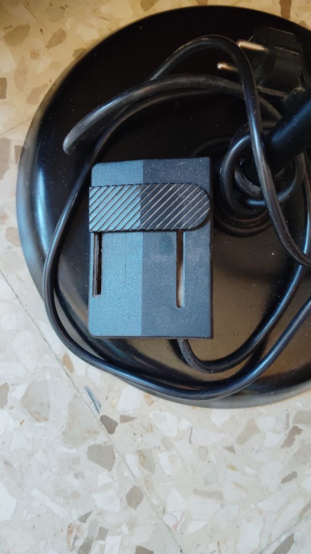 Lámpara de pie negra