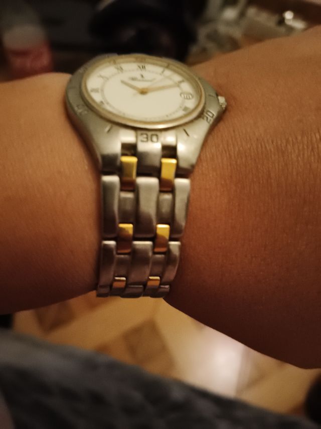 Reloj de Hombre marca basel 
Estilo 90s