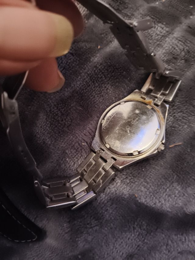 Reloj de Hombre marca basel 
Estilo 90s