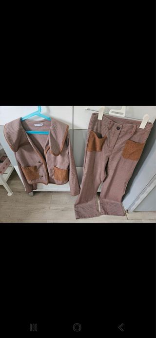 Conjunto de chaqueta y pantalón