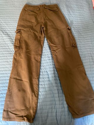 Pantalón ancho cargo Stradivarius verde cacería 