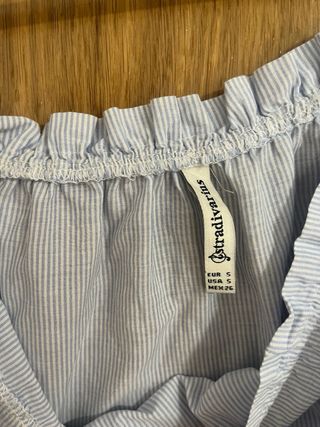 Blusa Hombro Descubierto Bordada Rayas