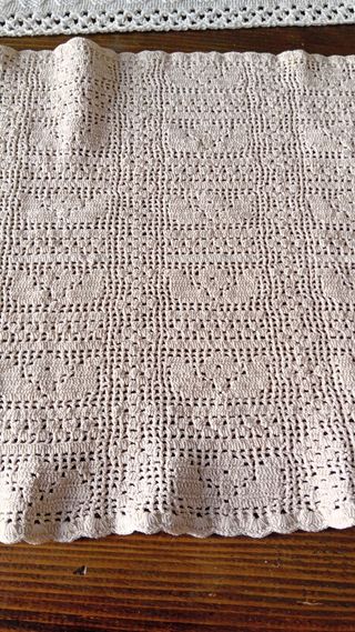 Centrino uncinetto rettangolare beige