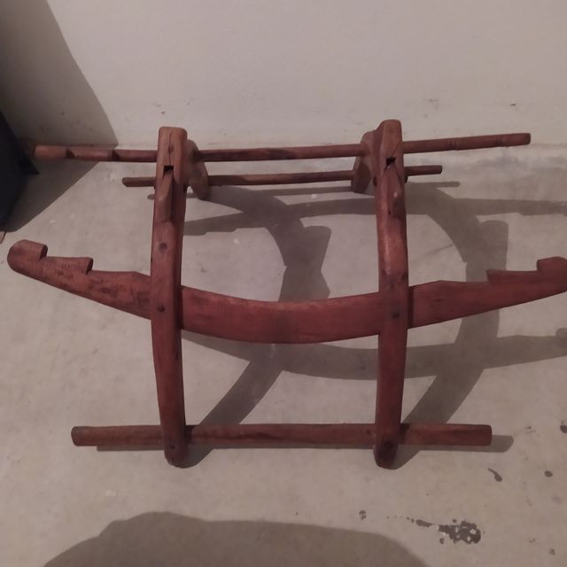 Angarilla antigua de madera