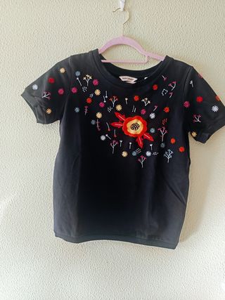 Top Naf Naf floral bordado