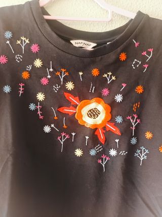 Top Naf Naf floral bordado