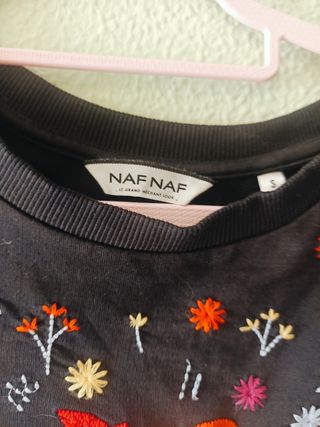 Top Naf Naf floral bordado
