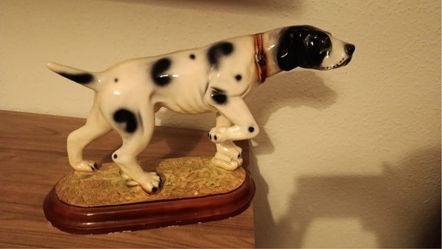 Figura de perro pointer de porcelana