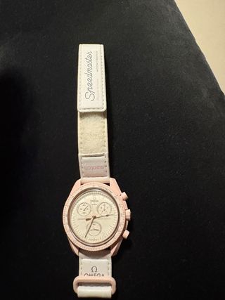 Reloj Omega x Swatch Speedmaster Rosa