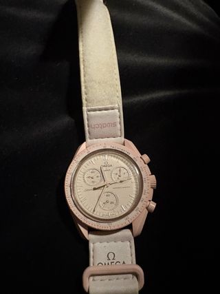 Reloj Omega x Swatch Speedmaster Rosa