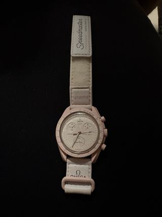 Reloj Omega x Swatch Speedmaster Rosa