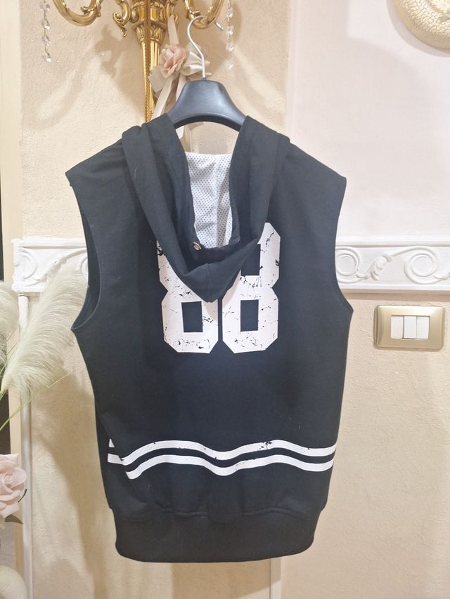 Maglia giromanica con cappuccio e zip