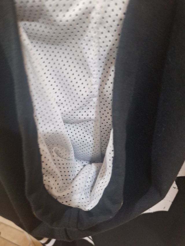 Maglia giromanica con cappuccio e zip