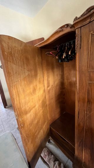 Armario clásico de madera